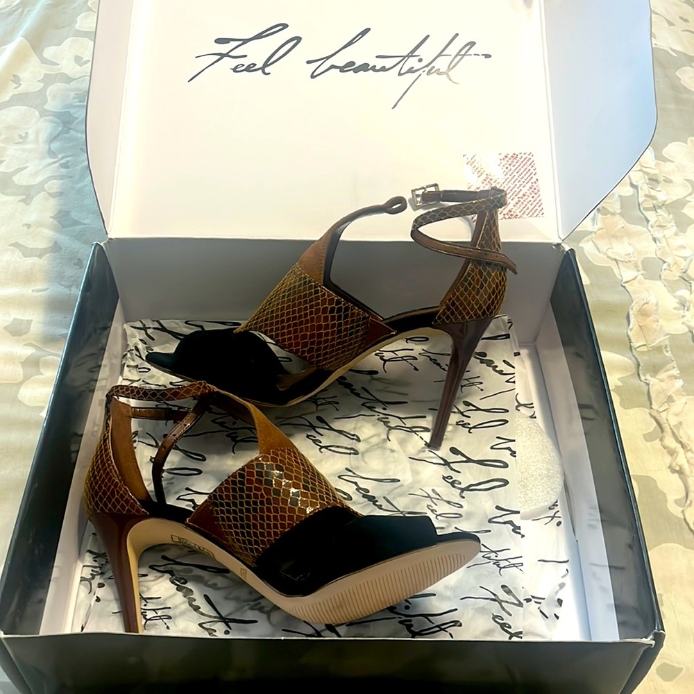 White House, Black market Katy, suede/leather size 7